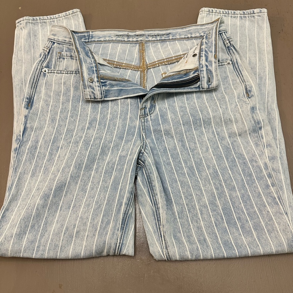 American Eagle Striped High Waisted Mom Jeans Sz 4 Regular Light Wash 100% Cotto